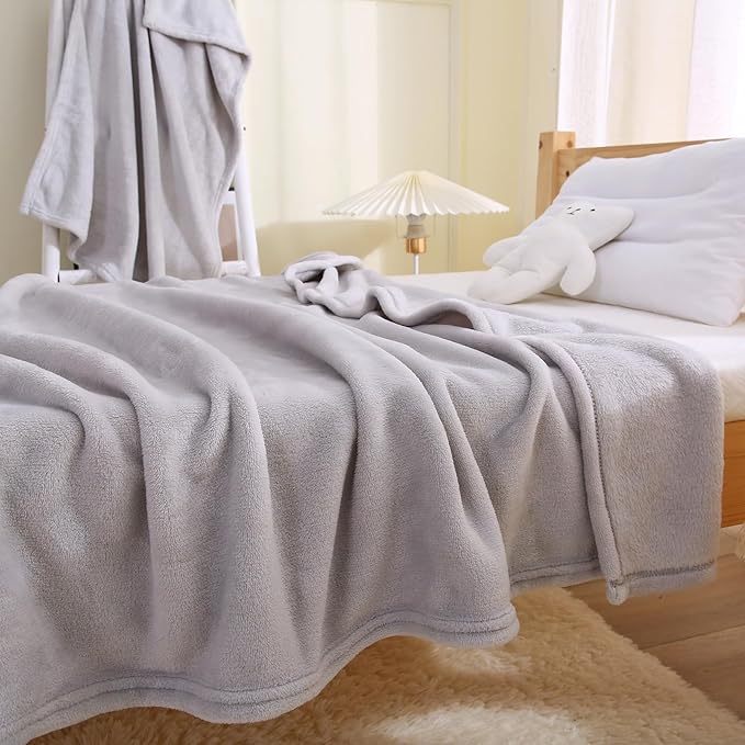 DaysU Plush Flannel Baby Blanket Super-soft Lightweight, Embroidered Fleece Baby Blanket for Unisex, Oversized Bed Throws for Kids and Children, Grey Giraffe, 50”x60”