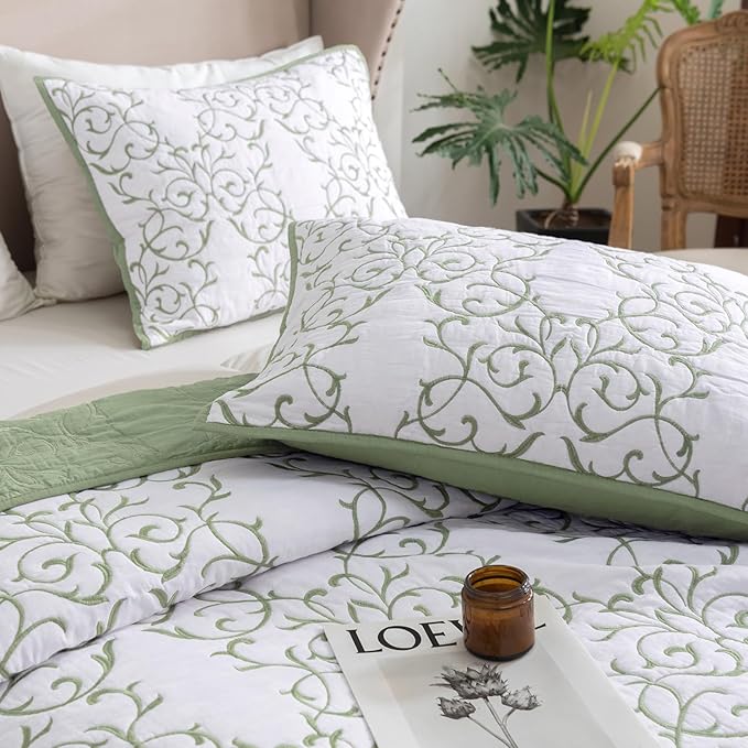 mixinni Quilt Sage Green Queen Size Reversible 3-Piece Sage Green Embroidery Pattern Elegant Quilt Set Queen Size, (1 Quilt,2 Pillow Shams)-All Seasons