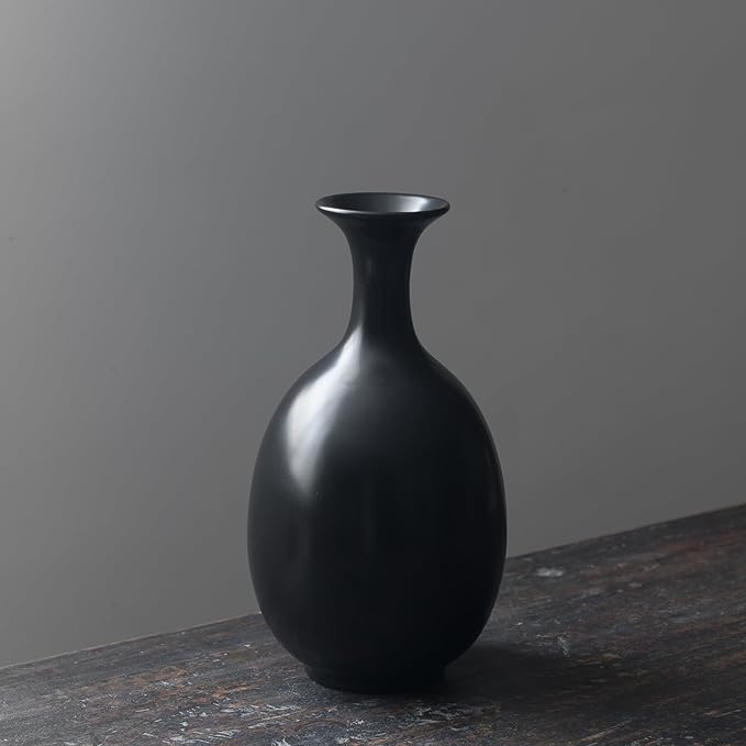 Black Ceramic Vase with Dried Flowers, Handmade in Jingdezhen, for Modern Home Decor Office Bookshelf Tables Living Room Bedroom Shelf Decor Entryway Dry Flower Arrangement Ornament