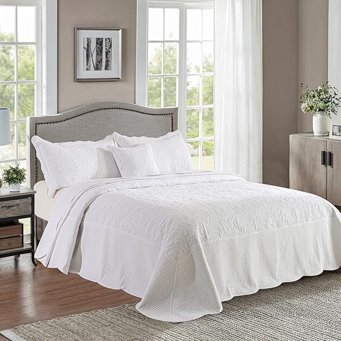 HoneiLife California King Quilt - Oversized King Bedspreads 120x120, 4-Piece Cal King Quilt Sets,Rustic Bedding Sets King Size,Reversible Coverlets Lightweight Bed Cover for All Season Use-White