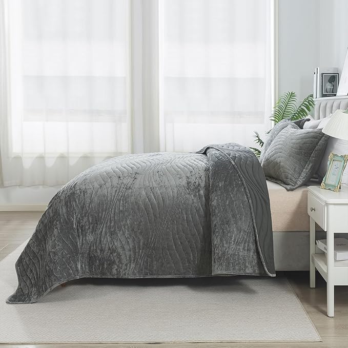 HoneiLife Velvet Quilt Sets King - Lightweight Bedspreads 3-Pieces, Stripe Coverlets Rustic Bed Cover King Quilt Bedding Sets for All Season Use, Grey