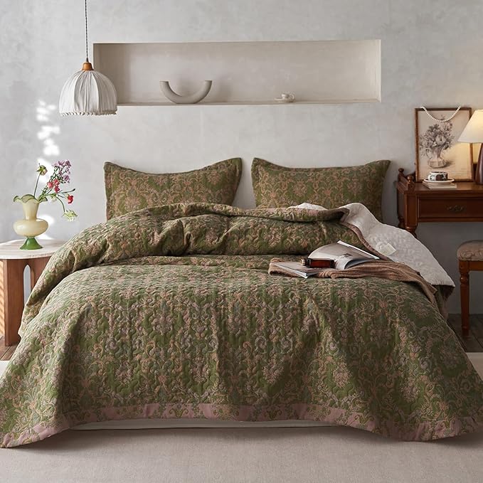 mixinni King Size Quilt Bedding Set Green Floral Soft Cotton Double-Layer Vintage Gold Paisley Quilt Set Farmhouse Bedspread Coverlet Sets, 3-Pieces Including Pillow Shams (106x96 Inches)