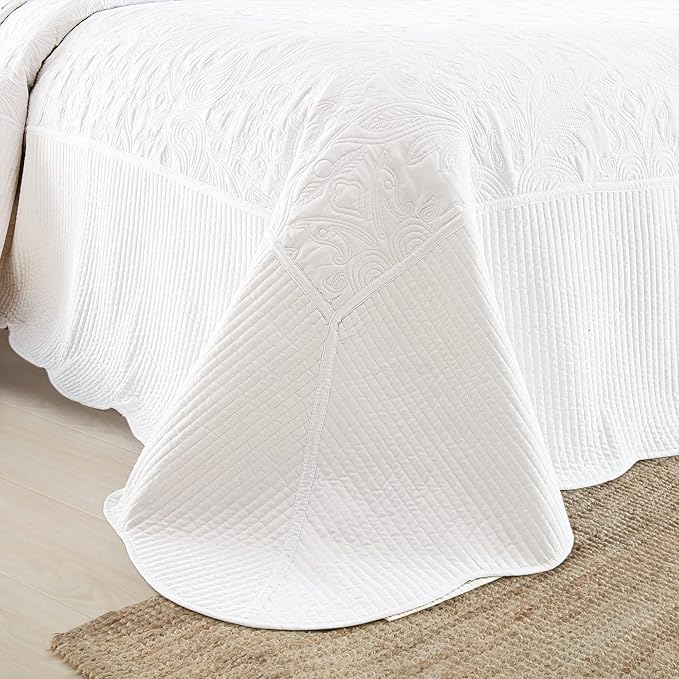 HoneiLife California King Quilt - Oversized King Bedspreads 120x120, 4-Piece Cal King Quilt Sets,Rustic Bedding Sets King Size,Reversible Coverlets Lightweight Bed Cover for All Season Use-White
