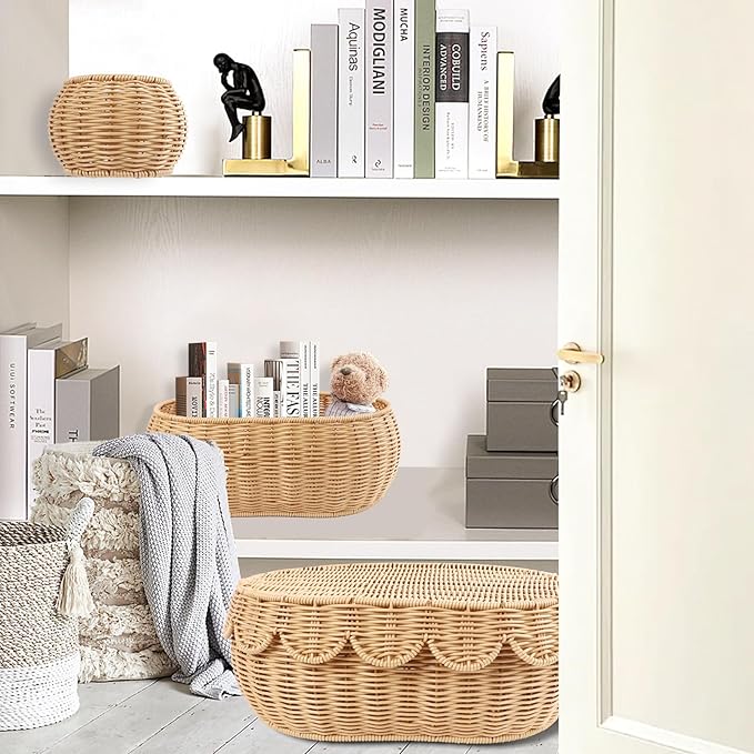 3 Pcs Scalloped Basket With Lid, Hand Woven Plastic Wicker Basket Set, 16 x 12 x 6 In Decorative Scalloped Edge Basket for Storage Food, Clothes, Toys, Picnic Table Bathroom Decor (S+M+L)