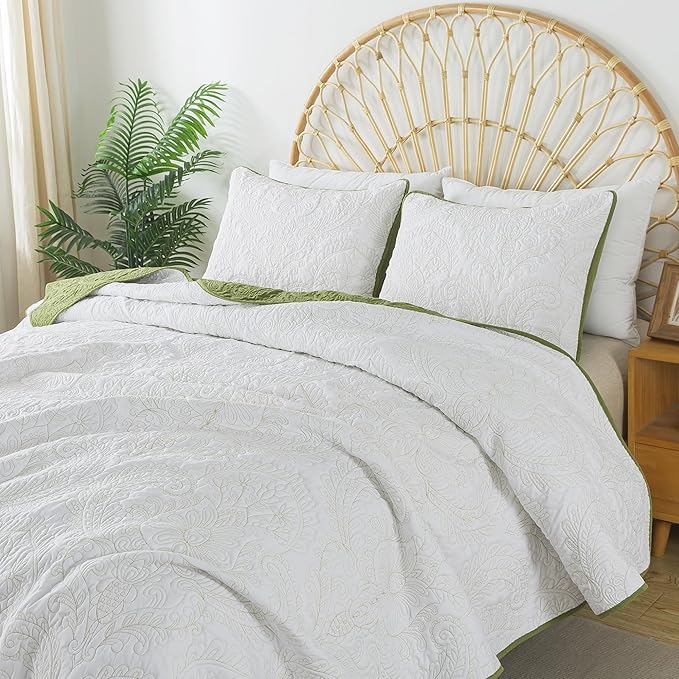 HoneiLife Queen Quilt Bedding Set - Microfiber Quilt Sets for Queen Bed, 3-Piece Lightweight Bedspreads,Reversible Coverlets Rustic Bed Cover, Floral Bedding Set All Season Quilts-Olive Green