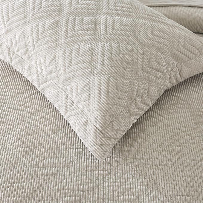 HoneiLife Bedspread Quilt Set Queen - 3 Piece Embroidered Corduroy Bedspreads Luxurious Coverlet Lightweight Bedcover Warm Bedding Set All Season Quilts-Greyish White, Queen Size