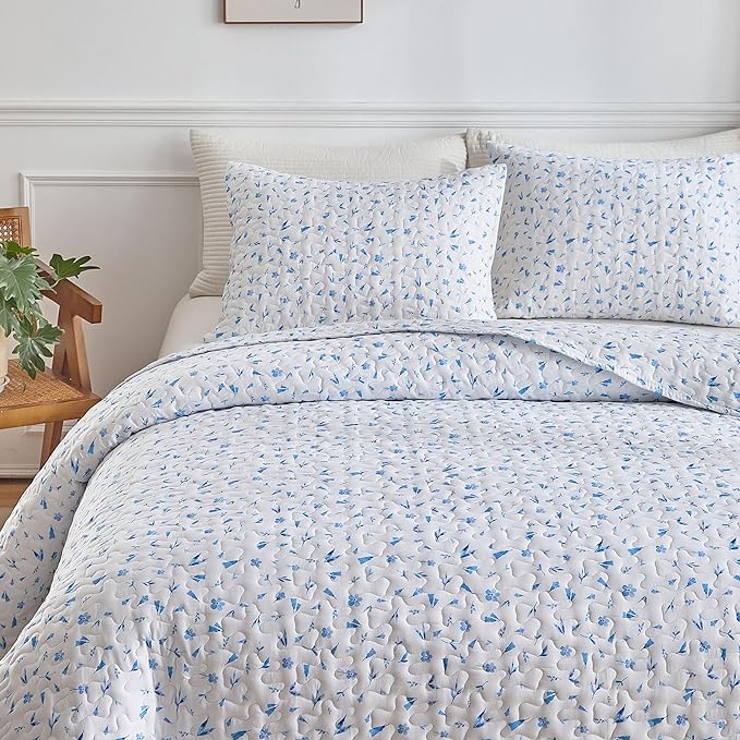 mixinni King Quilt Bedding Set with Pillow Shams, 3 Piece Boho Blue Floral Bed Coverlets for All Seasons, Soft Lightweight Microfiber Quilted Comforter Set-(92"x106", 1 Quilt+ 2 Pillow Shams)