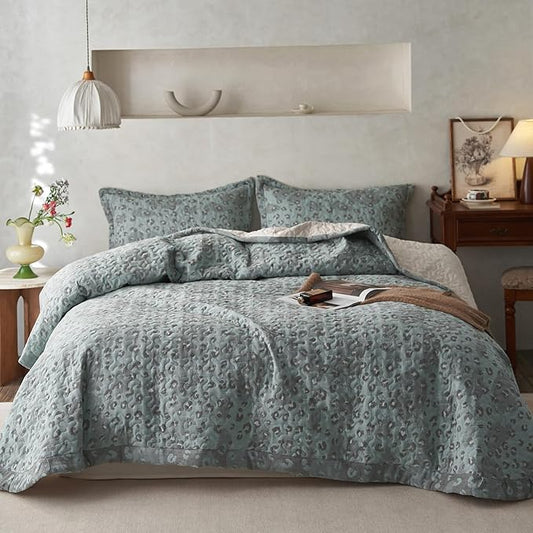 mixinni Leopard Print Quilt Set King Size Soft Cotton Double-Laye Retro Blue Animal Pattern Quilt Bedding Set Farmhouse Bedspread Coverlet Sets, 3-Pieces Including Pillow Shams (106x96 Inches)