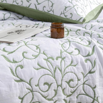 mixinni Quilt King Size Reversible 3-Piece Light Green Embroidery Pattern Elegant King Size Bedspread Coverlet Set, (1 Quilt,2 Pillow Shams)