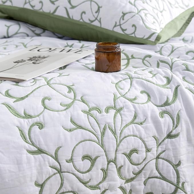 mixinni Quilt Sage Green Queen Size Reversible 3-Piece Sage Green Embroidery Pattern Elegant Quilt Set Queen Size, (1 Quilt,2 Pillow Shams)-All Seasons