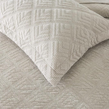 HoneiLife Bedspread Quilt Set Queen - 3 Piece Embroidered Corduroy Bedspreads Luxurious Coverlet Lightweight Bedcover Warm Bedding Set All Season Quilts-Greyish White, Queen Size