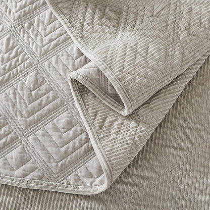 HoneiLife Bedspread Quilt Set Queen - 3 Piece Embroidered Corduroy Bedspreads Luxurious Coverlet Lightweight Bedcover Warm Bedding Set All Season Quilts-Greyish White, Queen Size