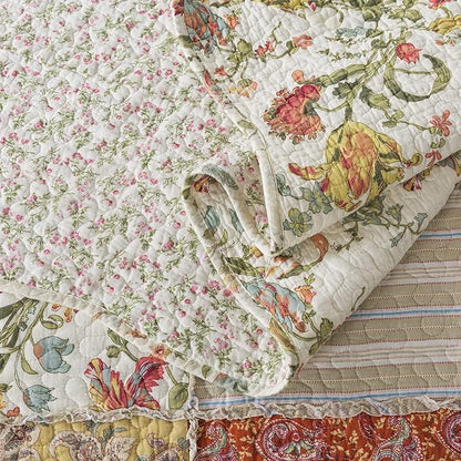 NEWLAKE Cotton Patchwork Bedspread, 3-Piece Bedding Quilt Set with Real Stitched Embroidery, Reversible Matelasse Bed Coverlet Set,Floral Paisley Grid with Lace,King Size