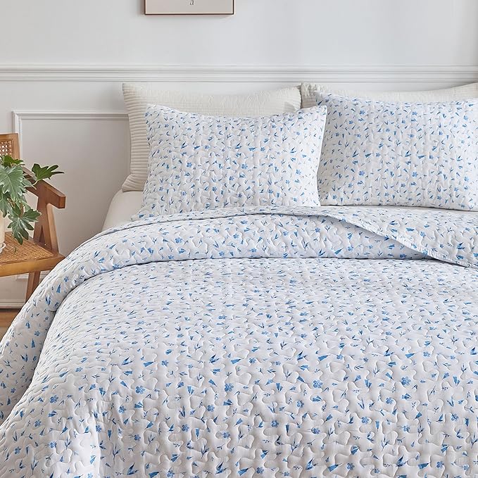 mixinni Full Queen Quilt Bedding Set with Pillow Shams, 3 Piece Boho Blue Floral Bed Coverlets for All Seasons, Soft Lightweight Microfiber Quilted Comforter Set-(90"x96", 1 Quilt+ 2 Pillow Shams)